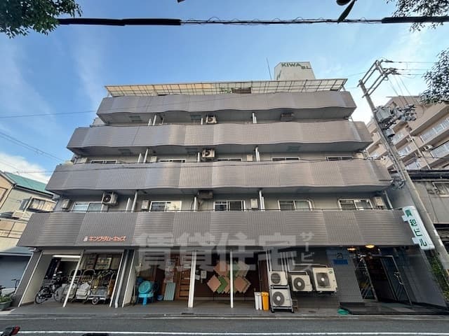 Main exterior of Kiwa Building