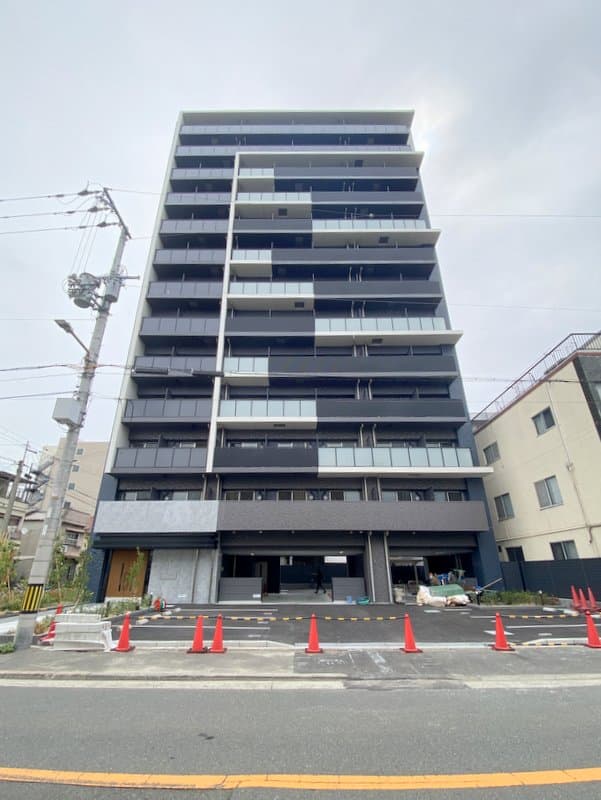 Main exterior of Presans Naoenaka Peltier