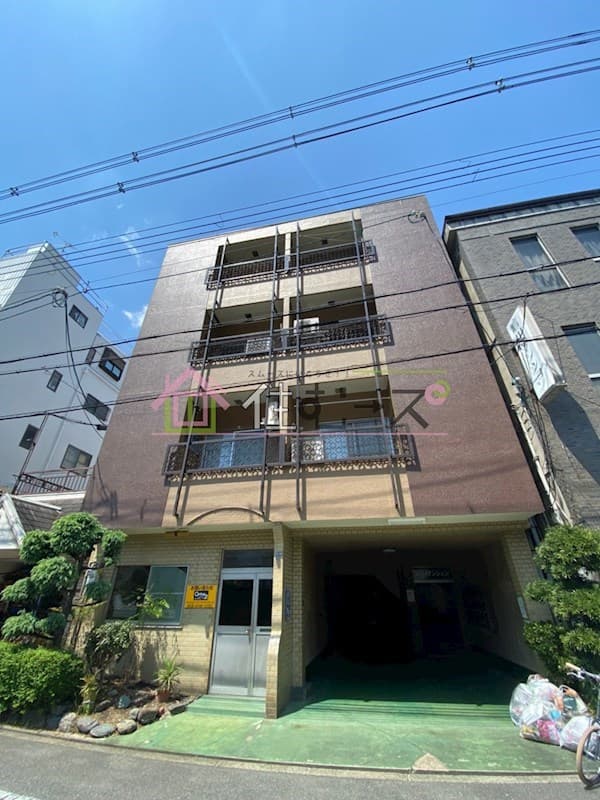 Main exterior of Shimakawa Mansion 303