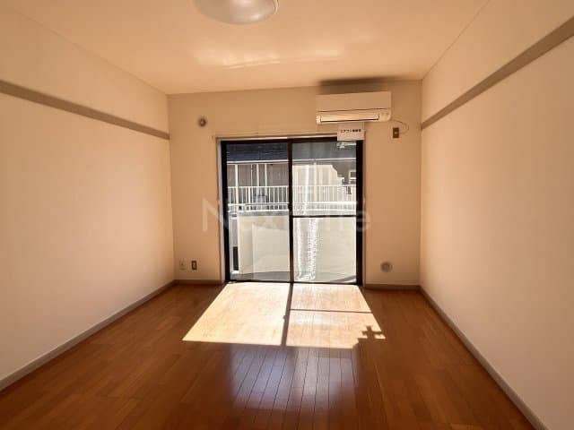 Preview interior of 5th Happiness